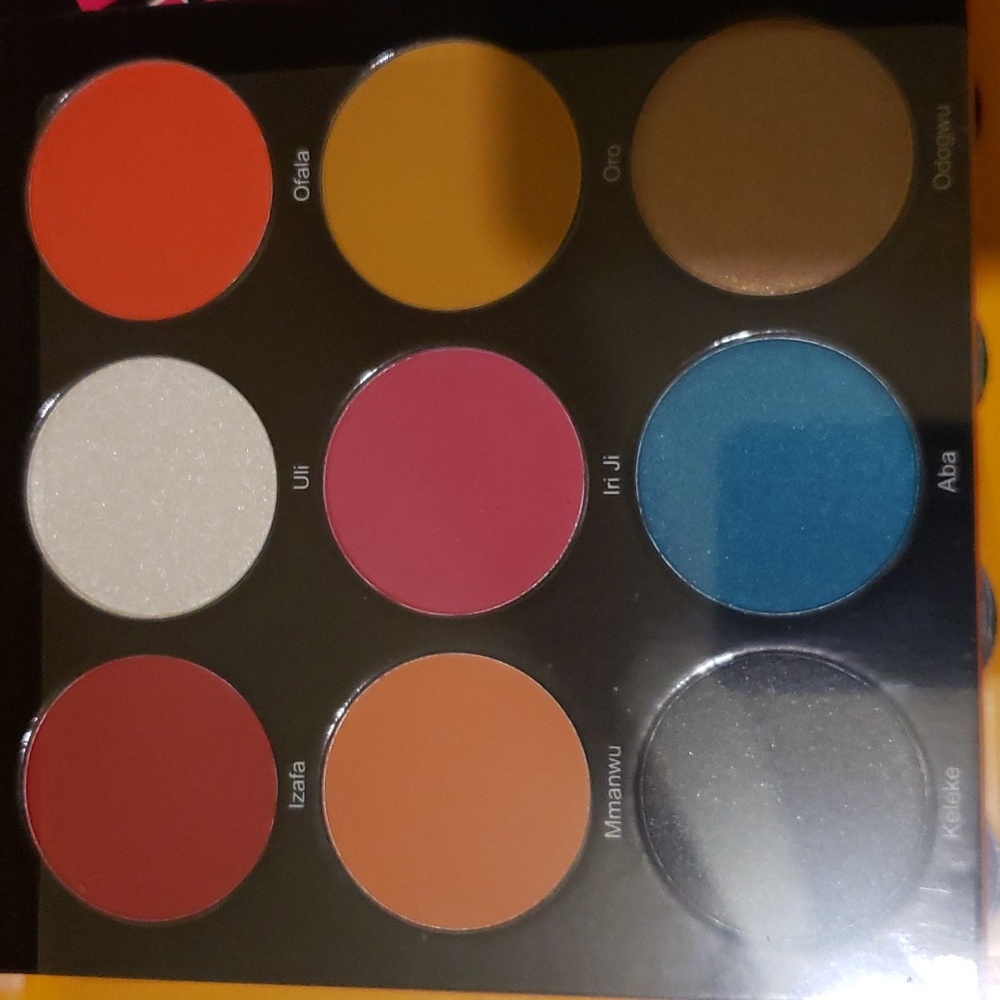 Eyeshadow - Picture 3 of 5